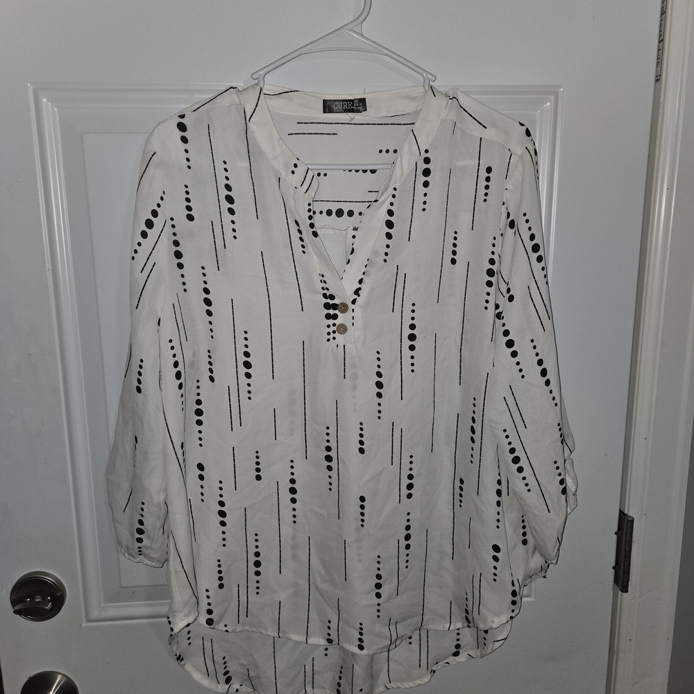 Chic Black and White Patterned Blouse